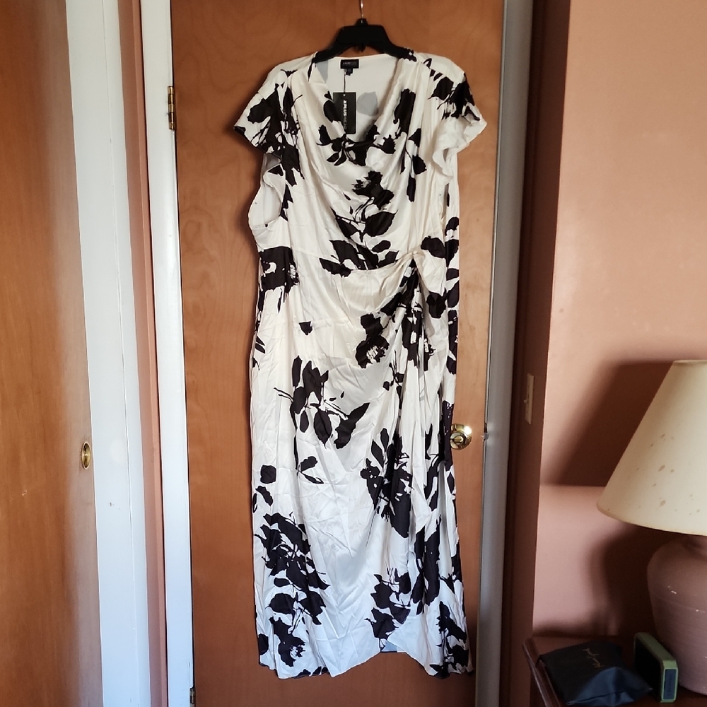 Xpluswear Women's Black/White Floral Dress, 4XL